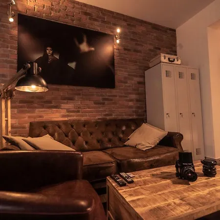 Cinematique - Designer One Bedroom With Unbeatable Location Διαμέρισμα *